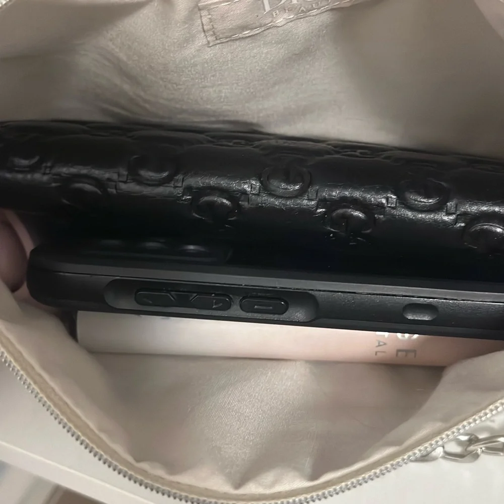 Dior Beauty Bag (gwp item) - Picture 5 of 6